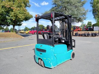 Empilhador de contrapeso 3 rodas Hyster J160XNT