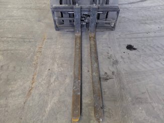 Empilhador de contrapeso 4 rodas Yale GDP25VX