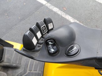 Empilhador de contrapeso 4 rodas Yale GDP25VX