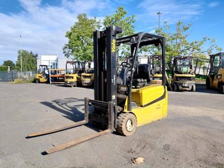 Empilhador de contrapeso 3 rodas Yale ERP18VTL