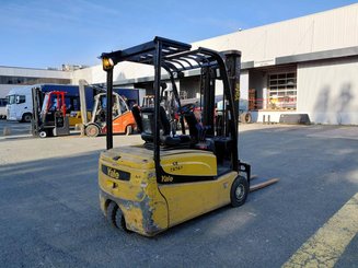 Empilhador de contrapeso 3 rodas Yale ERP18VTL