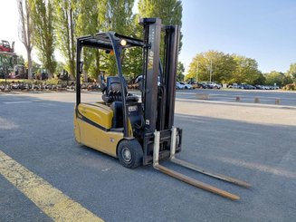 Empilhador de contrapeso 3 rodas Yale ERP18VTL