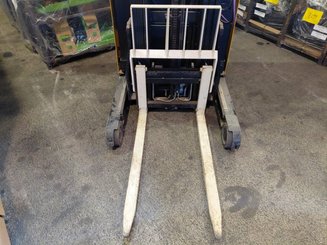 Empilhador retráctil Yale MR10E - 7