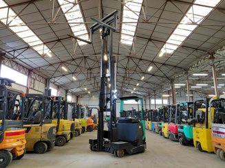 Empilhadores Retrácteis Multidirecionais Mitsubishi RBM25N2