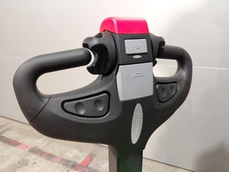 Stacker com condutor a pé Hangcha CDD12-AMC2-Li