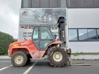 Carreta elevadora todo terreno Manitou MC50