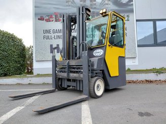 Empilhador retráctil de 4 direcções Combilift C4000