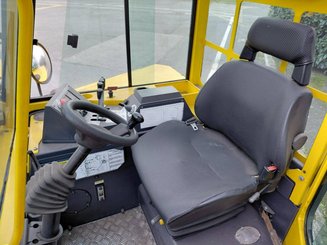 Empilhador retráctil de 4 direcções Combilift C4000