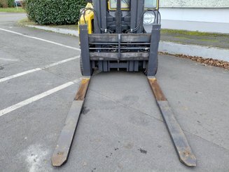 Empilhador retráctil de 4 direcções Combilift C4000