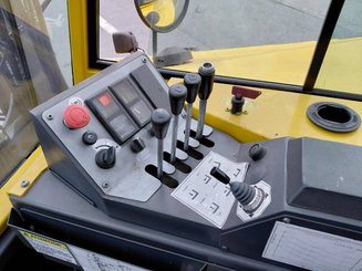 Empilhador retráctil de 4 direcções Combilift C4000