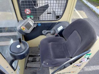 Empilhador retráctil de 4 direcções Hubtex MQ40