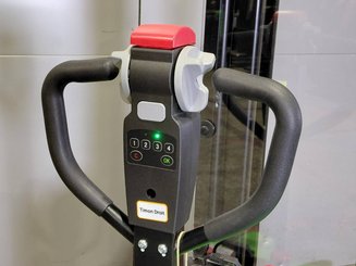 Stacker com condutor a pé Hangcha CDD15-A2MC2-ISZ