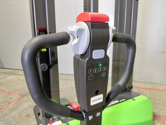 Stacker com condutor a pé Hangcha CDD15-A2MC2-ISZ