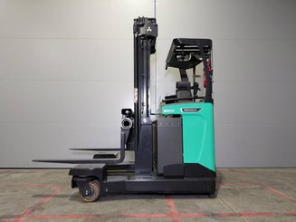 Empilhadores Retrácteis Multidirecionais Mitsubishi RBM25 N3