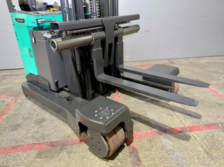 Empilhadores Retrácteis Multidirecionais Mitsubishi RBM25 N3 - 7